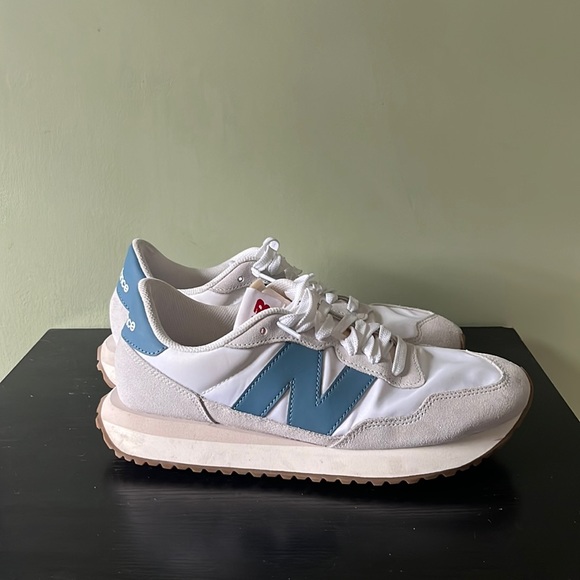 Men’s New Balance Sneakers - Picture 1 of 5